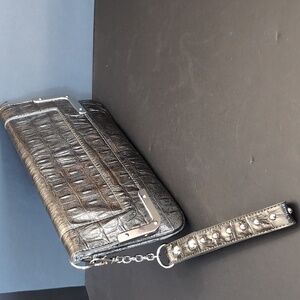 Sac O Grande Green Faux leather Womans Wristlet Clutch.